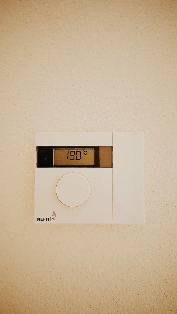 Nefit kamerthermostaat aan de wand